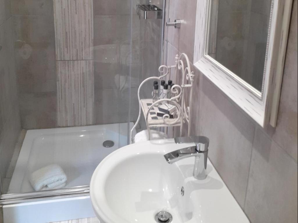 Adderley House Guest Accommodation โรเบิร์ตสัน ห้อง รูปภาพ